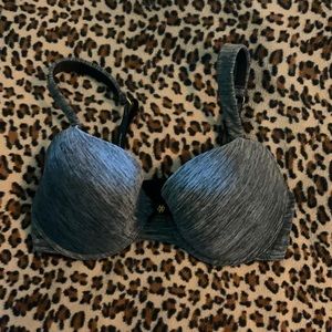Daisy Fuentes bra. 38D. Underwire. Molded cups